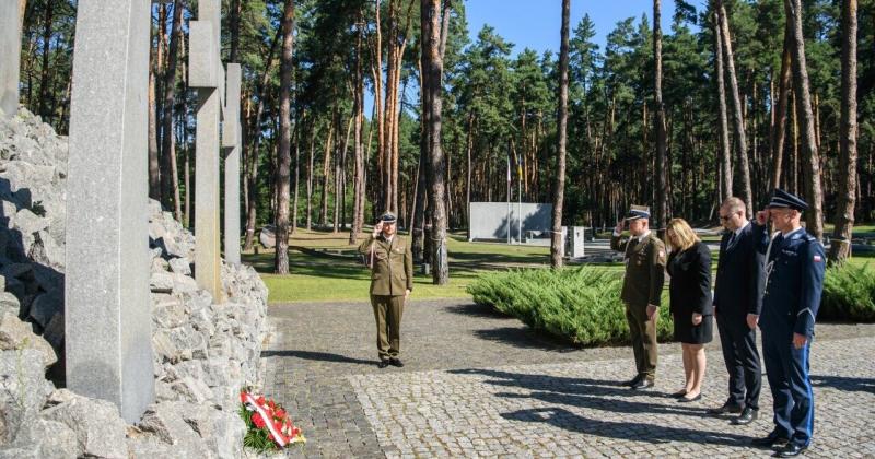 Російська ракета мало не зруйнувала частину польського військового некрополя у Биківні.