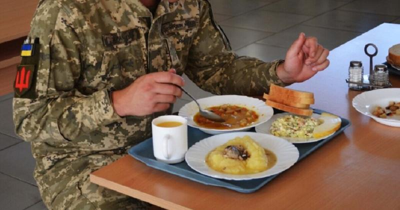 Міністерство оборони визначило стандарти калорійності харчування для військовослужбовців.