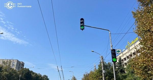 На одній із вулиць Львова було налагоджено синхронізацію роботи світлофорів.