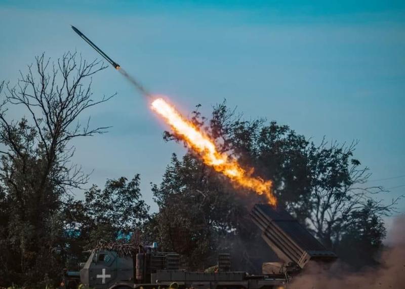 Ворог здійснює наступ на 11 напрямках - повідомляє Генеральний штаб.