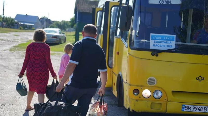 У Сумській області проводиться примусова евакуація п'ятисот дітей разом із їхніми сім'ями.