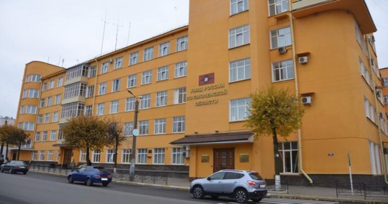 У Смоленську чоловік спробував доставити вибухівку до управління Міністерства внутрішніх справ: його автомобіль було підірвано (фото)