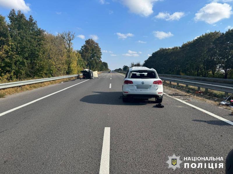 У Харківській області сталася ДТП, внаслідок якої загинула одна особа. Правоохоронці з'ясовують деталі події. | Новини Харкова та України - АТН