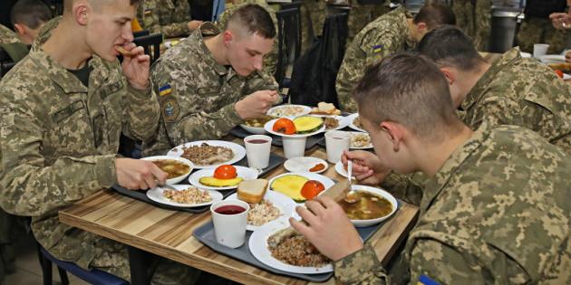 ДОТ зупинив співпрацю з контроверсійним постачальником консерв для Збройних Сил України.