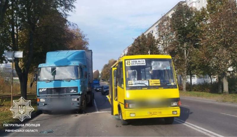 Патрульні виявили водія, що вчинив ДТП у Рівному і зник з місця події. Місто - новини Рівного та регіону - Рівне Вечірнє.