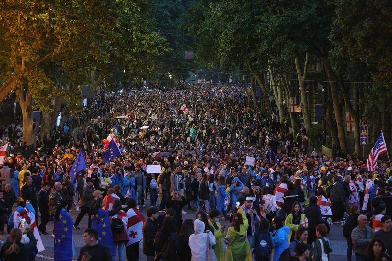 У Тбілісі знову відбуваються акції протесту у зв'язку з підсумками виборів. Учасник мітингу Іналішвілі пояснив, які вимоги висуває опозиція.