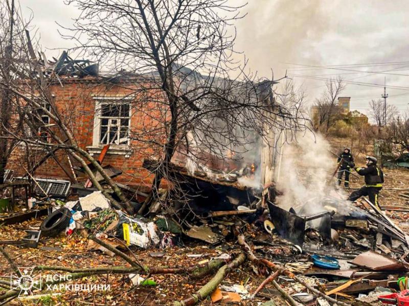 Рятувальні служби успішно загасили вогонь, що виник внаслідок обстрілів противника в Харківській області | Останні новини Харкова та України - АТН