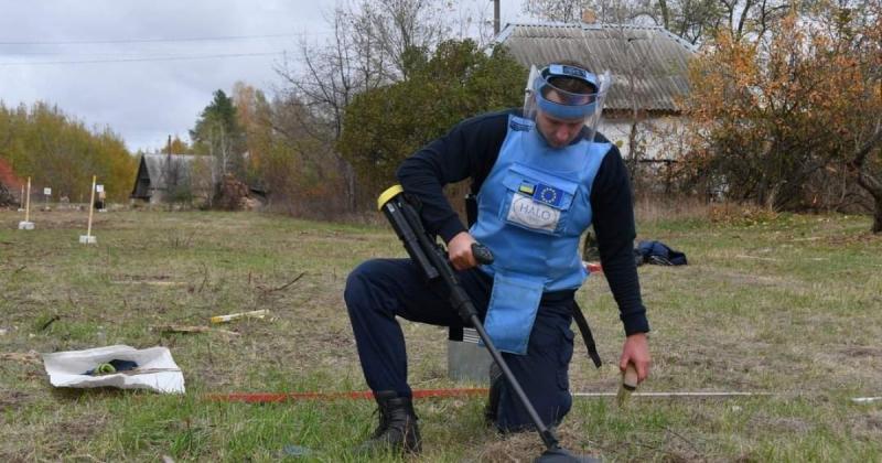 Зона, яка потенційно може бути забруднена мінами в Україні, зменшилася на 25,3% -- Delo.ua